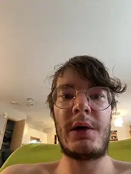 Snapshot of Hungboxer69 chatting on December 1, 10:26 pm Hungboxer69 online show from December 1, 10:26 pm