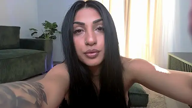 Snapshot of EmaHallee chatting on June 3, 4:04 am EmaHallee online show from June 3, 4:04 am