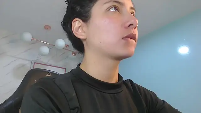 victoria hernandez t  online show from June 18, 1:04 pm