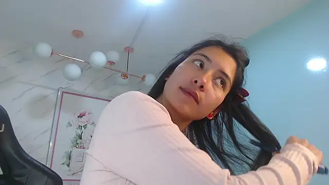 victoria hernandez t  online show from July 25, 1:19 pm