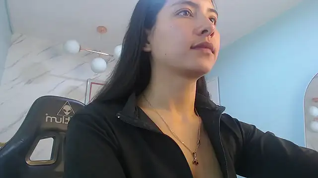 victoria hernandez t  online show from July 30, 1:21 pm