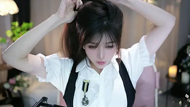 Snapshot of Fortune2Me chatting on October 7, 5:04 am Fortune2Me online show from October 7, 5:04 am