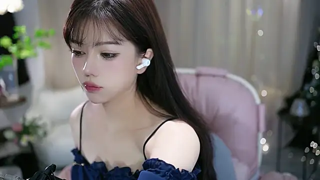 Snapshot of Fortune2Me chatting on October 17, 5:10 am Fortune2Me online show from October 17, 5:10 am