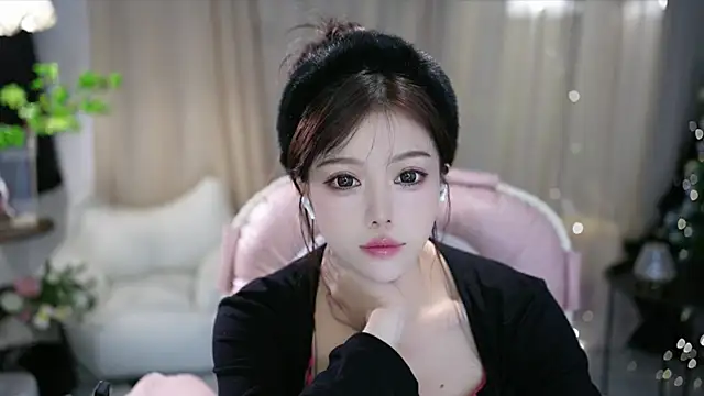 Snapshot of Fortune2Me chatting on October 21, 5:19 am Fortune2Me online show from October 21, 5:19 am