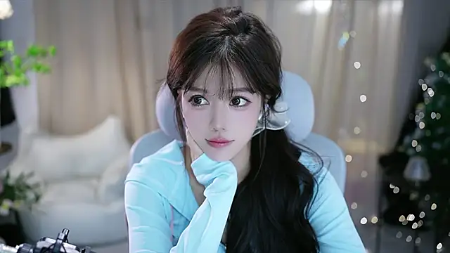 Snapshot of Fortune2Me chatting on October 24, 5:37 am Fortune2Me online show from October 24, 5:37 am