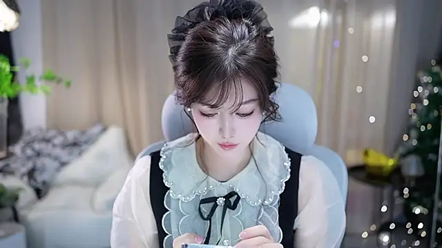 Snapshot of Fortune2Me chatting on November 4, 5:28 am Fortune2Me online show from November 4, 5:28 am