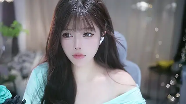 Snapshot of Fortune2Me chatting on November 28, 5:43 am Fortune2Me online show from November 28, 5:43 am