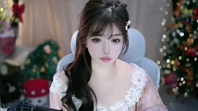 Snapshot of Fortune2Me chatting on December 19, 6:09 am Fortune2Me online show from December 19, 6:09 am