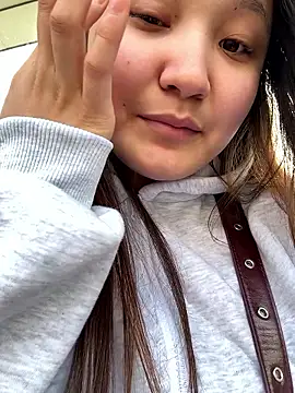 Snapshot of KissMeEva chatting on October 4, 8:12 am KissMeEva online show from October 4, 8:12 am