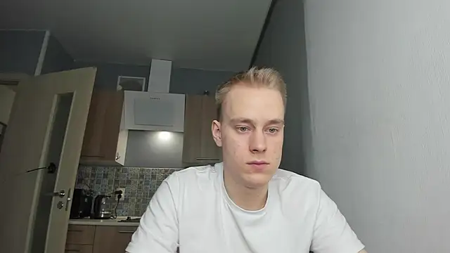 Snapshot of Kevin_Young_Cat chatting on December 17, 9:10 pm Kevin Young Cat online show from December 17, 9:10 pm