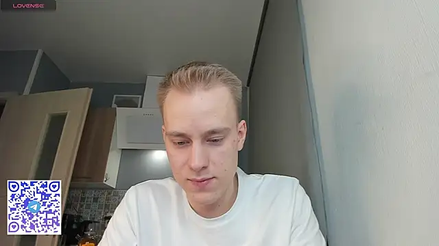 Snapshot of Kevin_Young_Cat chatting on December 18, 9:15 am Kevin Young Cat online show from December 18, 9:15 am