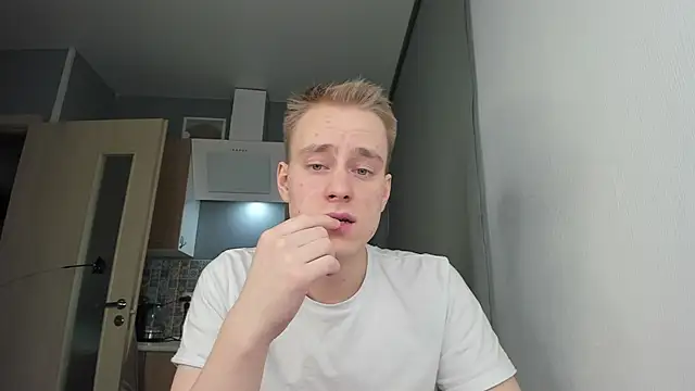 Snapshot of Kevin_Young_Cat chatting on December 21, 1:18 pm Kevin Young Cat online show from December 21, 1:18 pm