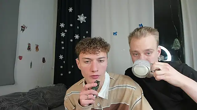 Snapshot of Kevin_Young_Cat chatting on January 16, 7:51 pm Kevin Young Cat online show from January 16, 7:51 pm