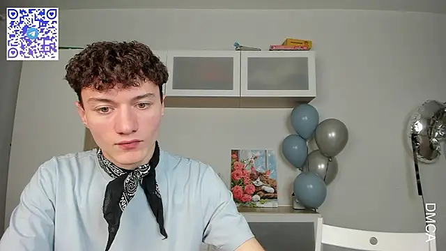 Snapshot of Kevin_Young_Cat chatting on February 5, 8:02 pm Kevin Young Cat online show from February 5, 8:02 pm