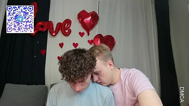 Snapshot of Kevin_Young_Cat chatting on February 18, 8:16 pm Kevin Young Cat online show from February 18, 8:16 pm