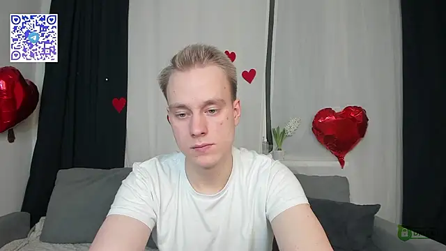 Snapshot of Kevin_Young_Cat chatting on February 22, 8:40 pm Kevin Young Cat online show from February 22, 8:40 pm