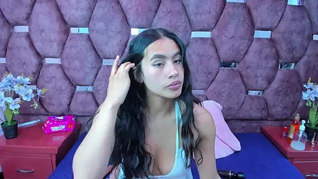 Miaa Davis  online show from November 8, 3:18 am