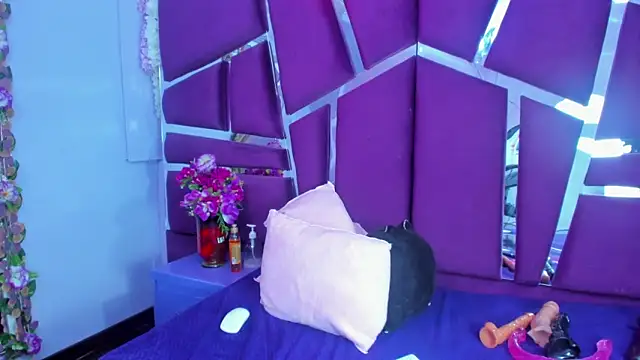 Snapshot of Miaa_Davis_ chatting on February 27, 2:22 am Miaa Davis online show from February 27, 2:22 am