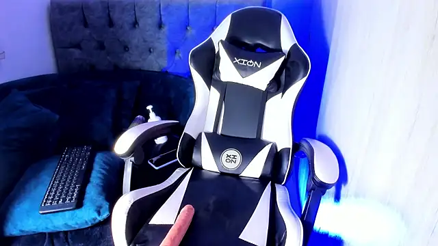 Snapshot of SafiroBlake chatting on October 10, 3:49 am SafiroBlake online show from October 10, 3:49 am