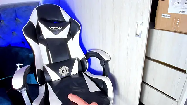 Snapshot of SafiroBlake chatting on October 12, 3:49 am SafiroBlake online show from October 12, 3:49 am