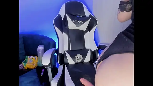 Snapshot of SafiroBlake chatting on October 29, 3:31 am SafiroBlake online show from October 29, 3:31 am