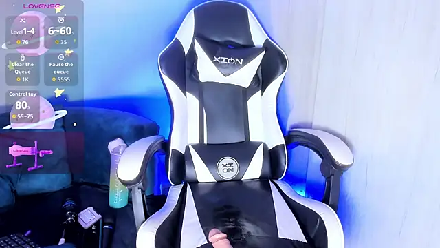 Snapshot of SafiroBlake chatting on November 8, 4:34 am SafiroBlake online show from November 8, 4:34 am