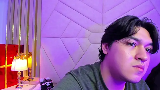 EmilyANDrew  online show from December 21, 5:25 am