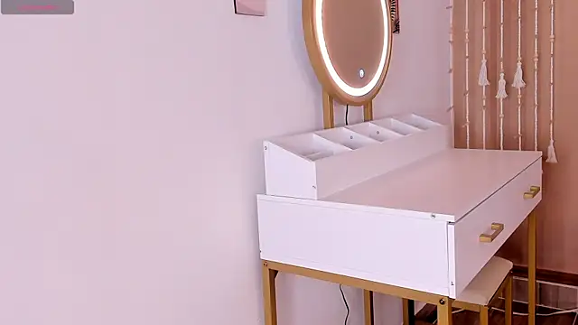 Camila Bustamante online show from February 20, 2:50 pm