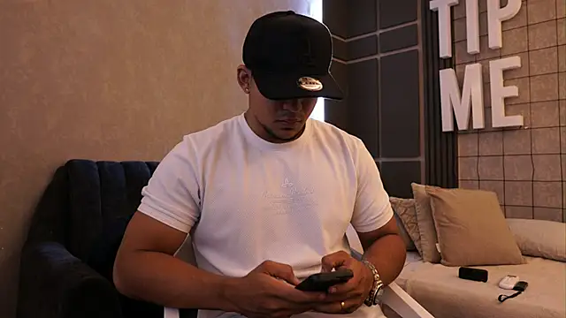Thiago Valente online show from May 30, 1:41 pm