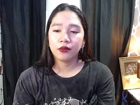 Snapshot of slut_clio chatting on October 8, 9:07 am slut clio online show from October 8, 9:07 am