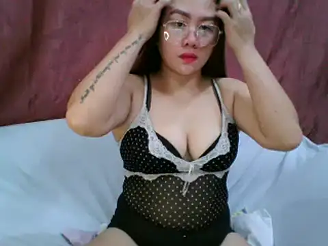 Snapshot of WildPussy4uxx chatting on October 4, 5:11 pm WildPussy4uxx online show from October 4, 5:11 pm