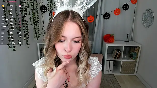 Snapshot of LanaRoselle chatting on October 31, 2:18 pm LanaRoselle online show from October 31, 2:18 pm