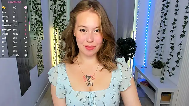 Snapshot of LanaRoselle chatting on August 8, 9:39 pm LanaRoselle online show from August 8, 9:39 pm