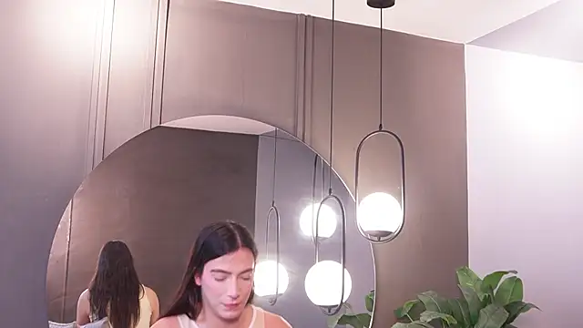 Ariaa Isabell online show from April 9, 6:35 pm