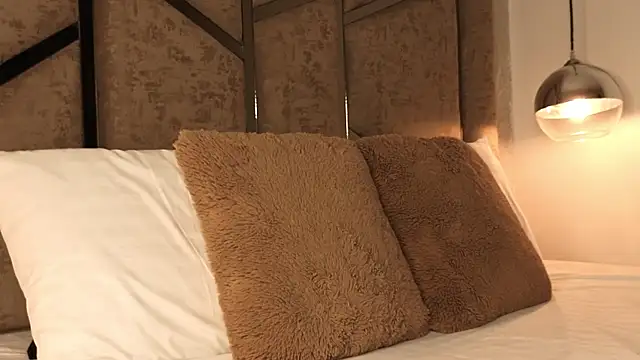 scarlethlux online show from January 9, 11:39 pm