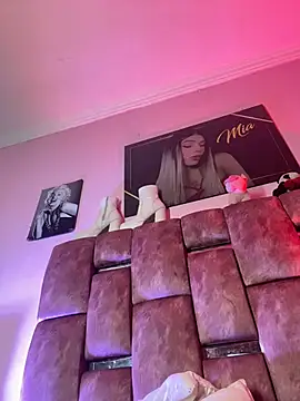 Snapshot of LADY-HOT-SEXY- chatting on November 22, 11:09 am LADY-HOT-SEXY- online show from November 22, 11:09 am