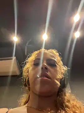 Chloe Leaozinho online show from February 20, 3:34 pm