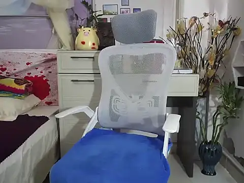 Snapshot of lyly_asian chatting on November 11, 12:49 pm lyly asian online show from November 11, 12:49 pm