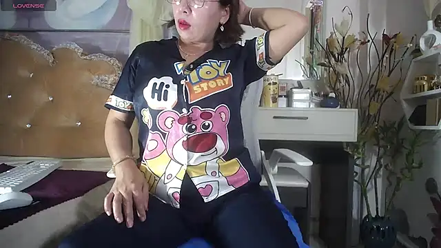 Snapshot of lyly_asian chatting on February 28, 1:12 pm lyly asian online show from February 28, 1:12 pm