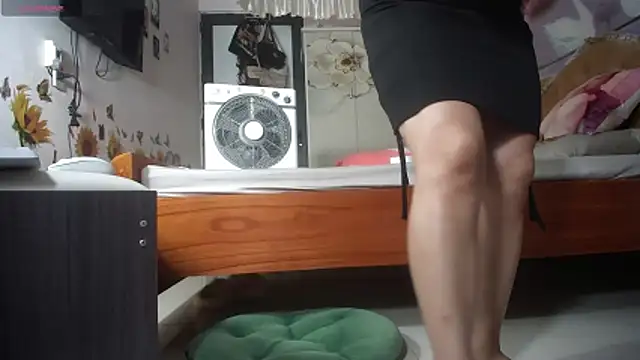 Snapshot of lyly_asian chatting on April 9, 7:36 am lyly asian online show from April 9, 7:36 am