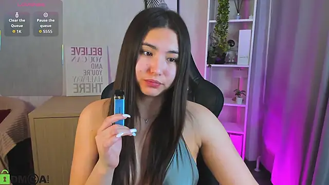 Megan Williamms online show from November 27, 9:33 am