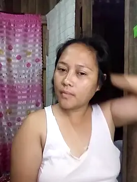 Snapshot of pretty_me092121 chatting on May 9, 8:14 pm pretty me092121 online show from May 9, 8:14 pm