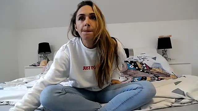 ArabianMalikah online show from November 3, 8:15 am