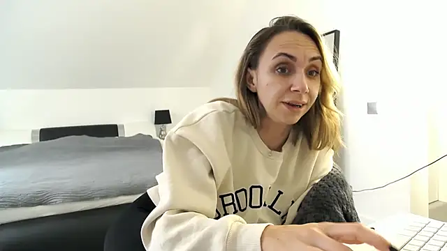 ArabianMalikah online show from February 24, 10:46 am