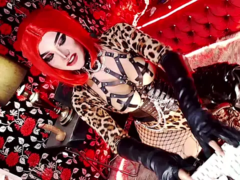 hail ur queenx online show from January 17, 7:50 pm