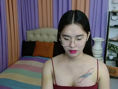 Snapshot of SeductiveAppleTS chatting on December 16, 5:45 am SeductiveAppleTS online show from December 16, 5:45 am