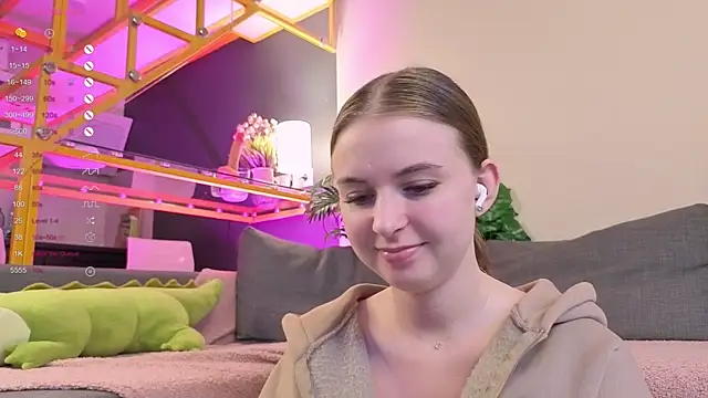 Snapshot of FlexiPixie chatting on October 14, 8:15 am FlexiPixie online show from October 14, 8:15 am