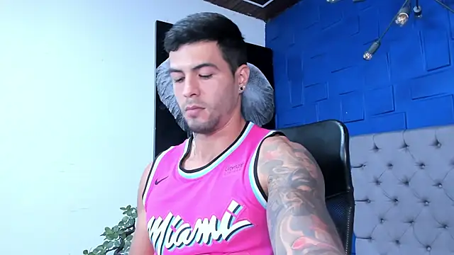 Snapshot of andres-clark92 chatting on November 7, 5:57 pm andres-clark92 online show from November 7, 5:57 pm