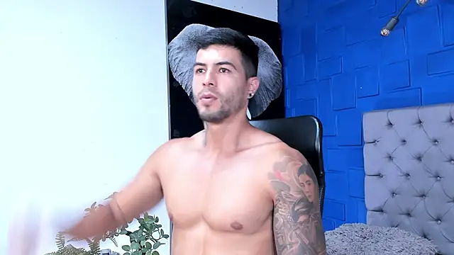 Snapshot of andres-clark92 chatting on November 16, 6:46 pm andres-clark92 online show from November 16, 6:46 pm