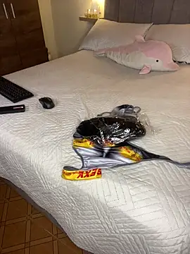 juliana-mancini online show from March 6, 10:12 am